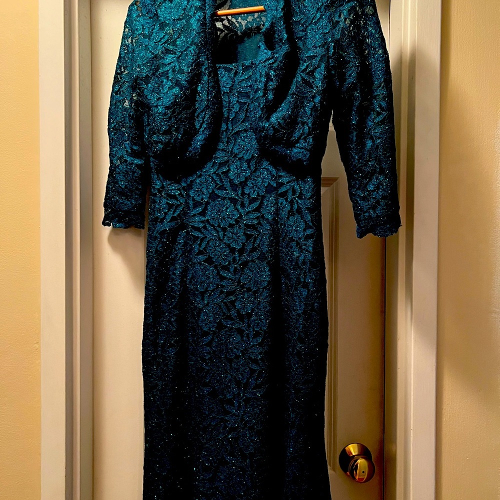 Oley Cassini Women’s Formal Emerald Green Gown